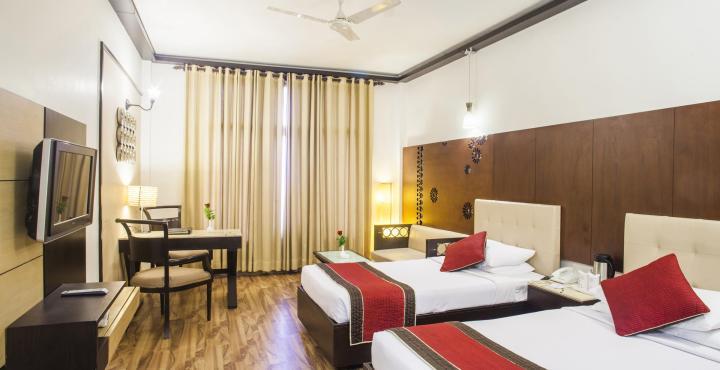Hotel Maharaja Regency Ludhiana Exteriör bild