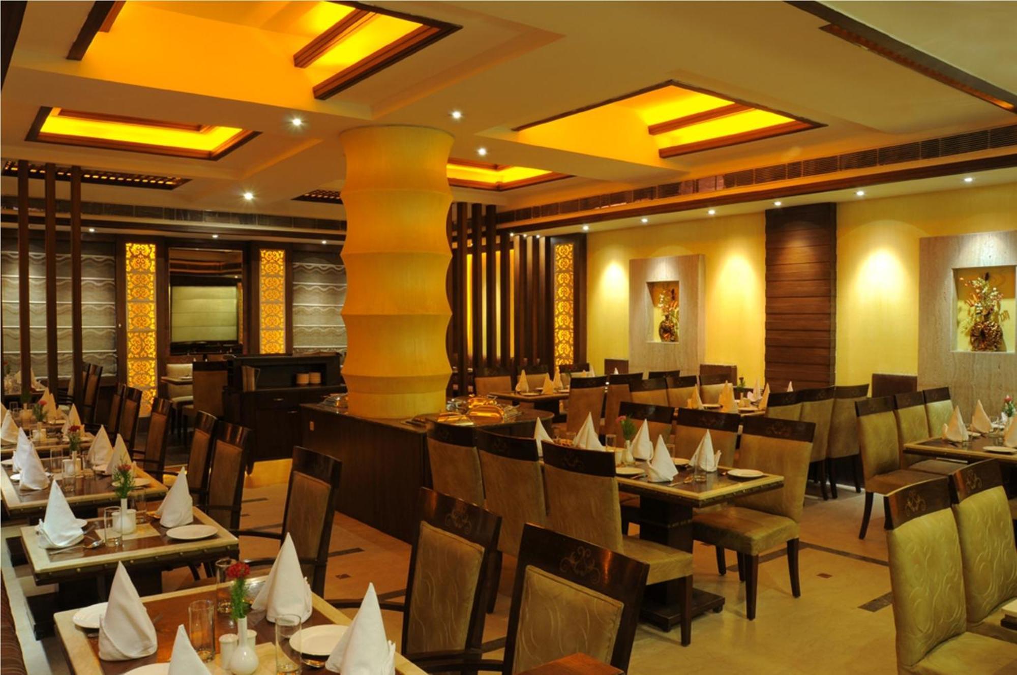 Hotel Maharaja Regency Ludhiana Exteriör bild