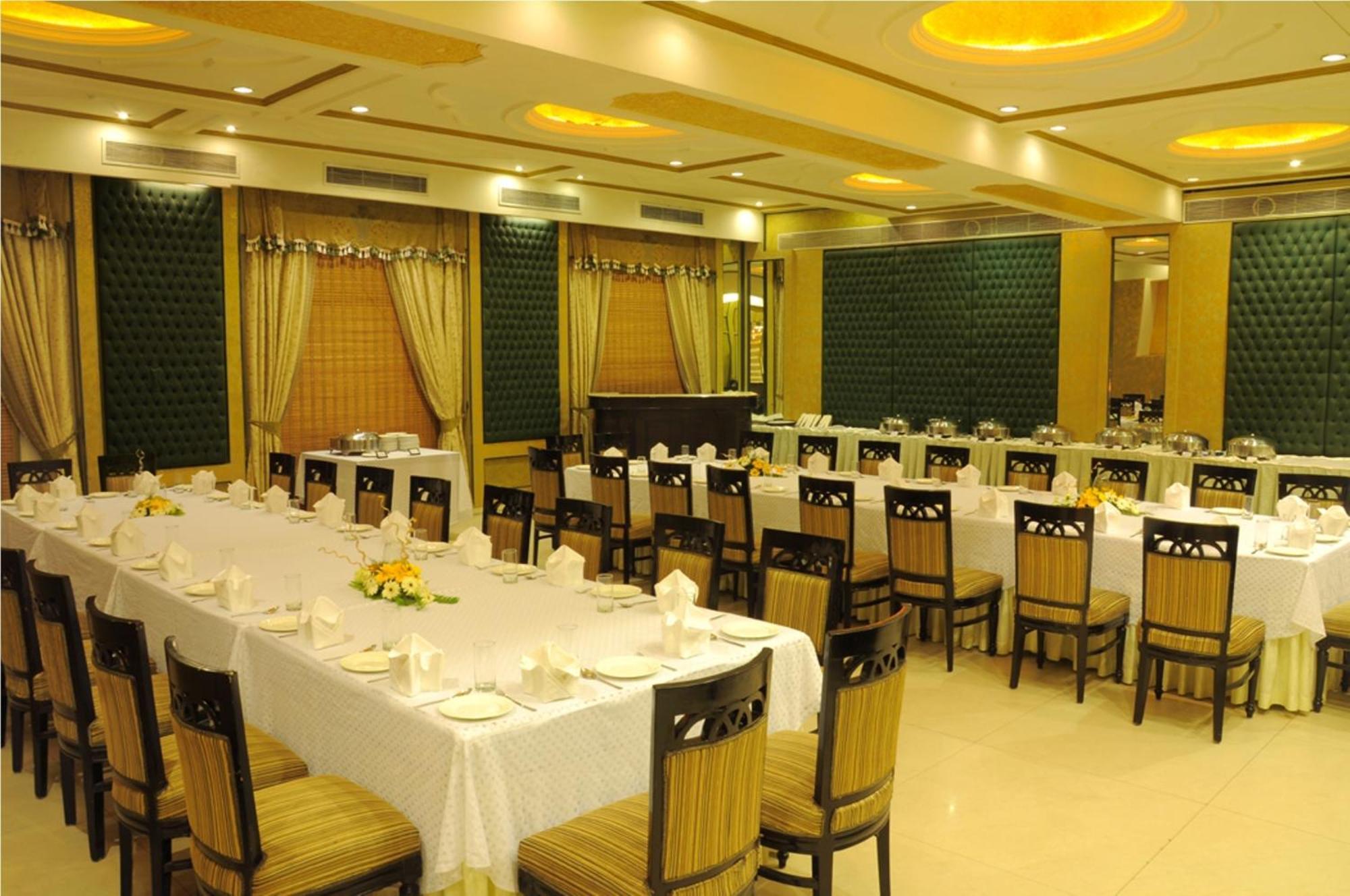 Hotel Maharaja Regency Ludhiana Exteriör bild