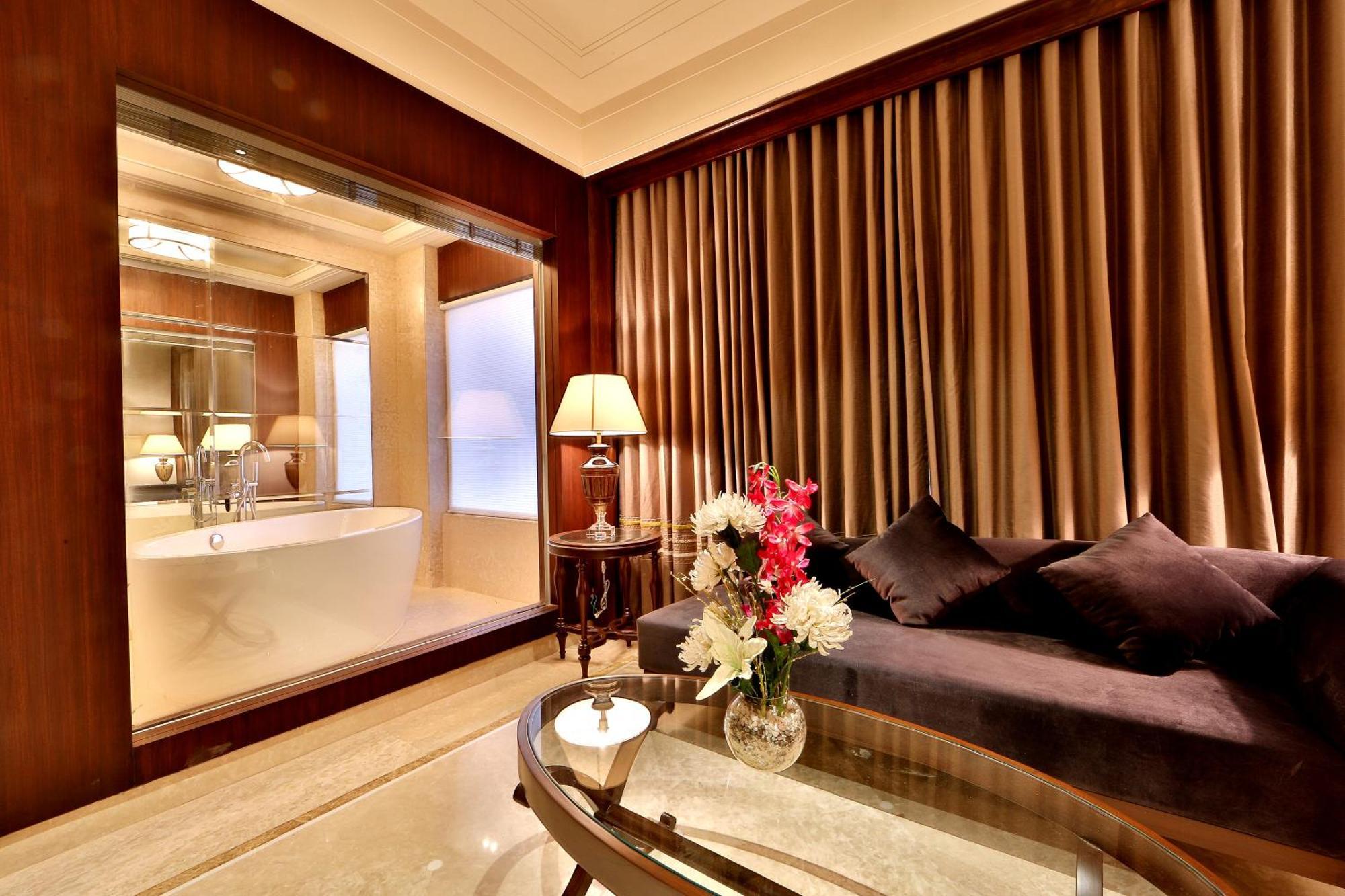 Hotel Maharaja Regency Ludhiana Exteriör bild