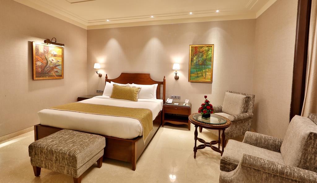 Hotel Maharaja Regency Ludhiana Exteriör bild