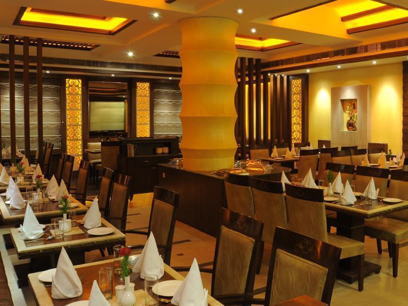 Hotel Maharaja Regency Ludhiana Exteriör bild