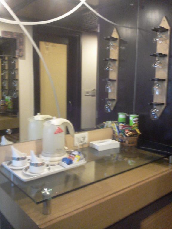 Hotel Maharaja Regency Ludhiana Rum bild
