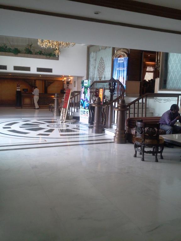Hotel Maharaja Regency Ludhiana Exteriör bild