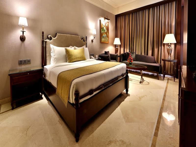 Hotel Maharaja Regency Ludhiana Exteriör bild